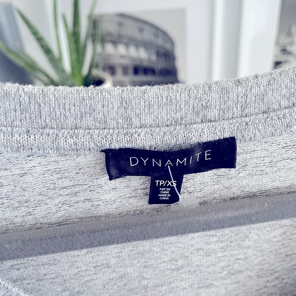 Dynamite Vneck layered sweater blouse grey salt & pepper and white size xs‍ - Picture 3 of 4